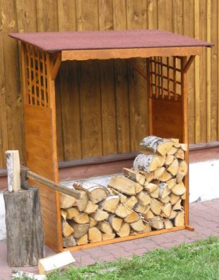 Pevný dřevník z borovicového dřeva 130x60x168 cm